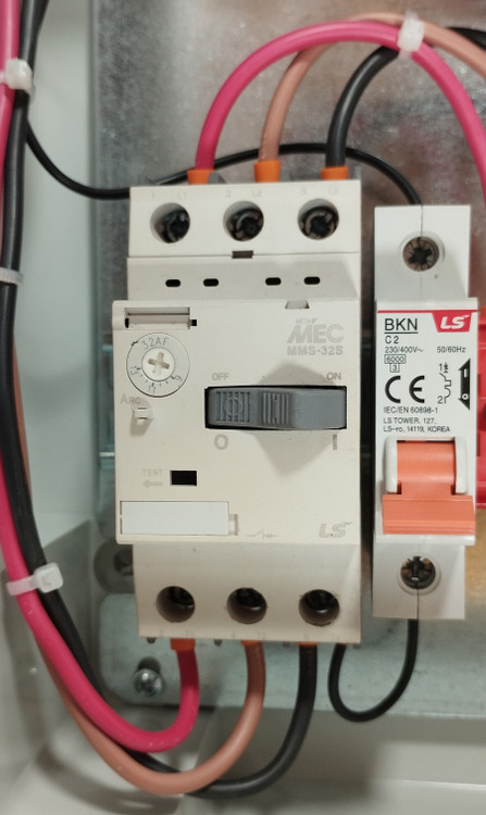 محافظ برق سه فاز کولر اسپلیت ایستاده